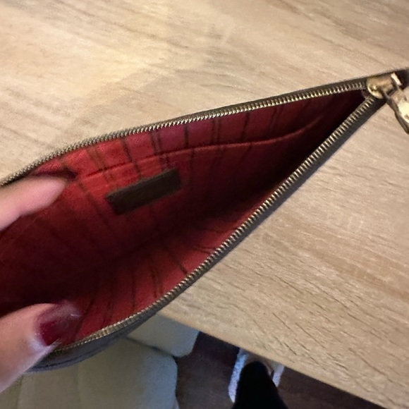 Louis Vuitton Neverfull Wristlet Wallet - Picture 6 of 6
